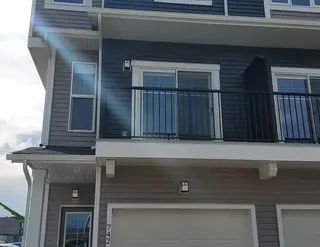 Beautiful townhouse in Sage Hill (742) - Verona West, NW Calgary | 742 Sage Hill Grove Northwest, Calgary - Photo 1