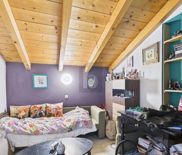 VERY CHARMING AND WELL-MAINTAINED ON TWO LEVELS - Photo 1