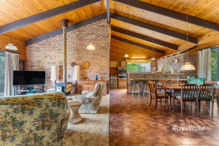 3 Bedroom Home Located meters from beaches - Photo 2