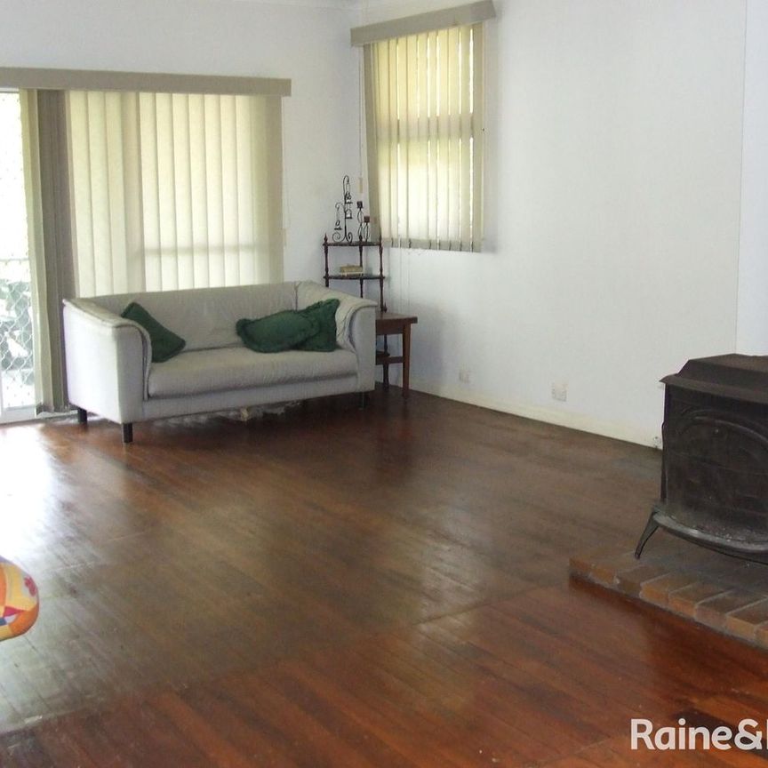 Charming 4-Bedroom Family Home in Leafy Taringa - Photo 1