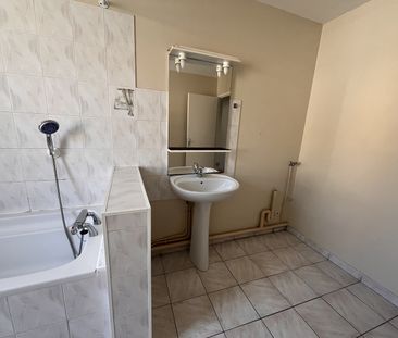 Location Appartement 5 pièces 104m² - Photo 3