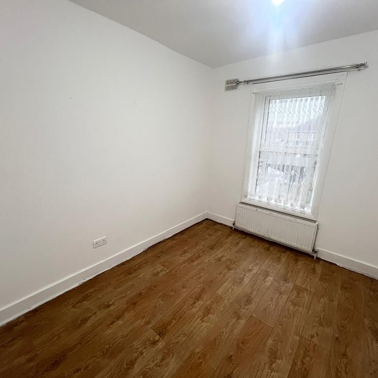 4 bedroom terraced house to rent - Photo 1