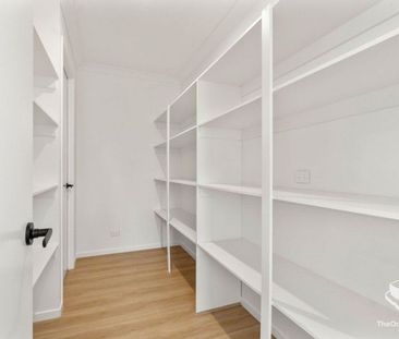 Designer Pavilion Family Sanctuary Home - Photo 5