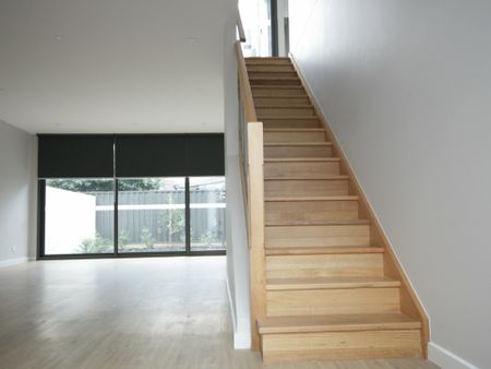 NEAR NEW 3 BEDROOM TOWNHOUSE IN HEART OF SPRINGVALE - Photo 3