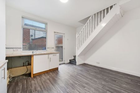 2 bed terraced house to rent in Beech Street, Manchester, M27 - Photo 3