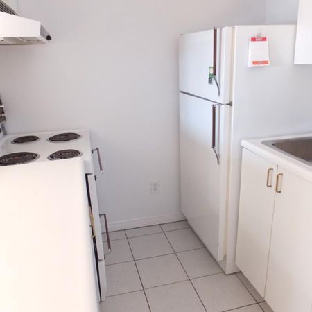 Beau 4 1/2 près de U de Sherbrooke- libre - Photo 3