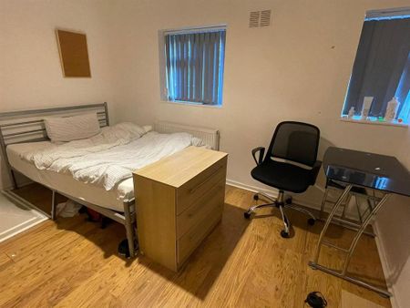 4 bedroom private hall to rent - Photo 3