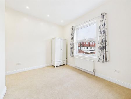 5 bedroom semi-detached house to rent - Photo 4