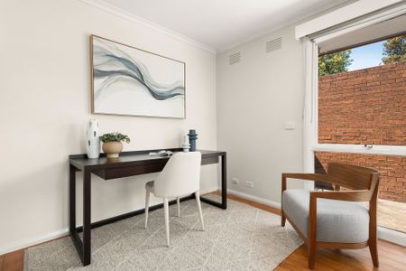 Spacious 4 Bedroom + Study Family Home in Prime Keysborough Location - Photo 4