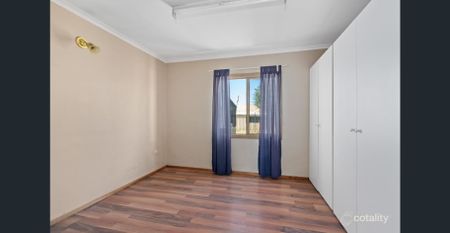 Spacious 4-Bedroom + Study Home Perfect for Families or Workers - Photo 4