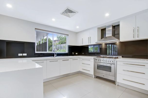 6 Stringybark Place, Castle Hill. - Photo 1