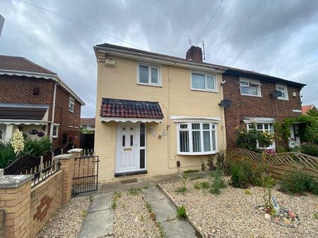 3 bedroom semi-detached house to rent - Photo 2