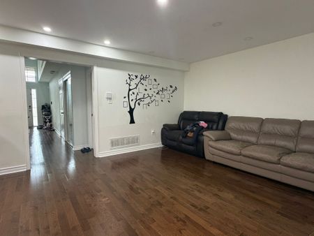 For Lease - 3252 Equestrian Crescent, Mississauga, Ontario - Photo 5