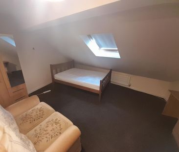 1 bedroom in a house share to rent - Photo 1