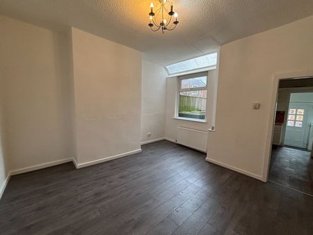 3 Bed Terraced House, Oak Road, M7 - Photo 3