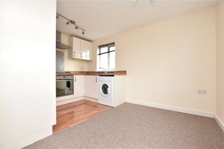18, Woodland Drive, New Forest Village, Leeds, LS10 4GW - Photo 4