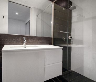 SPACIOUS 1 BEDROOM + STORAGE CAGE - Photo 4