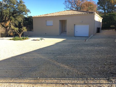 Villa de plain-pied de 90m2 T4 + garage + terrasse + jardin - Photo 5