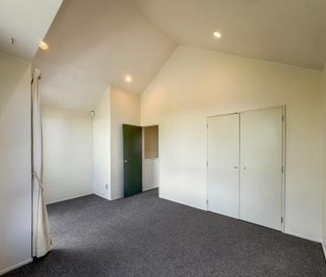 3-Bedroom Townhouse in Prime Epsom Location - Photo 5