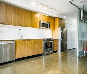 DOWNTOWN VANCOUVER 2BED 1Bath + Parking Furnished Pet allowed - Photo 1