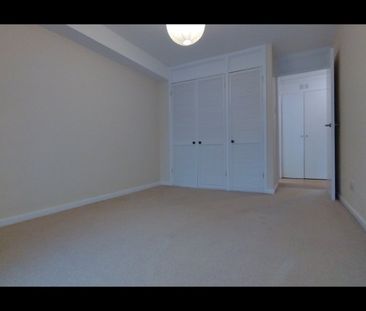 2 Bed Flat, Bridge Road, BS8 - Photo 1