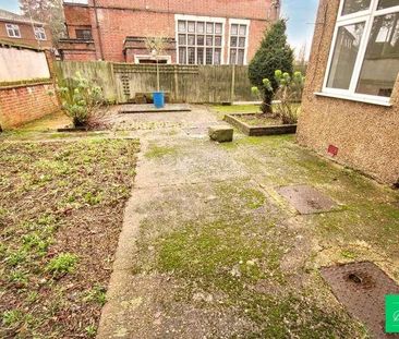 Woodside Lane, London, N12 - Photo 6
