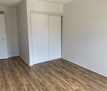 For Lease - 3083 Highbourne Crescent, Oakville, Ontario - Photo 6