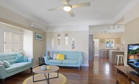 Split level family home. - Photo 2