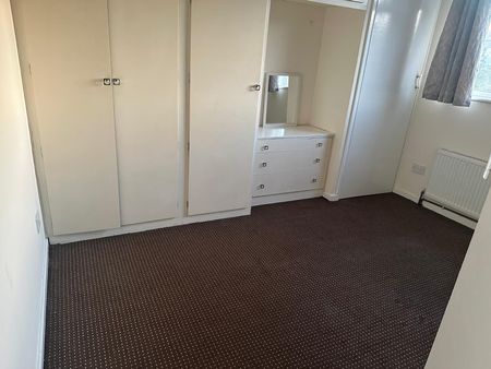 3 bedroom house on Caludon Park, Coventry, CV2 5EH - Photo 3