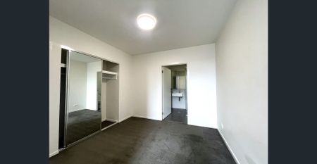 Light-Filled Carlton Gem with Modern Comforts - Photo 4