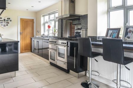 4 bedroom detached house to rent - Photo 5