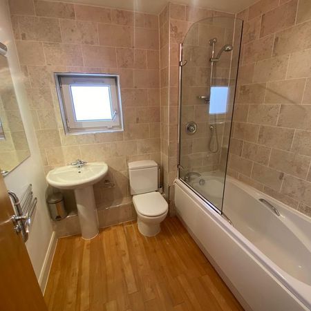 1 bedroom in a house share to rent - Photo 4