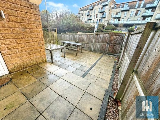 1 bedroom in a house share to rent - Photo 1