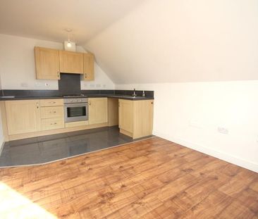 2 Bedroom Flat / Apartment to let - Photo 5