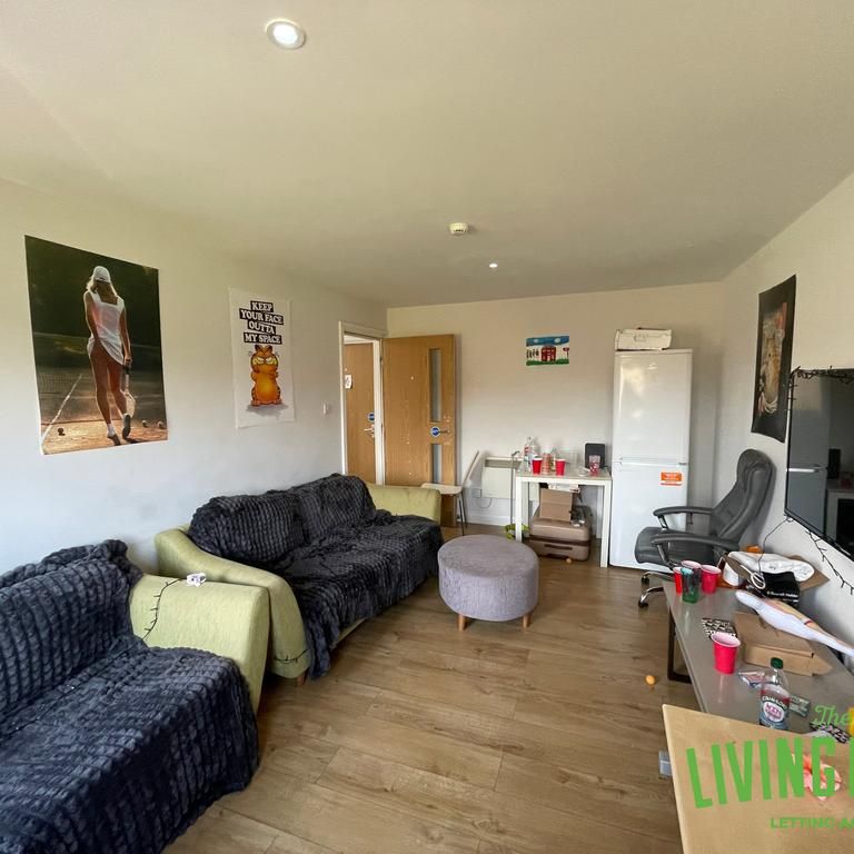 5 bedroom flat to rent - Photo 1