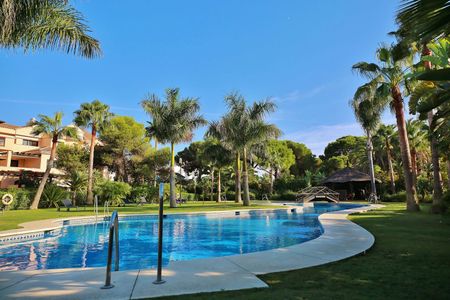 Middle Floor Apartment in Puerto Banús - Photo 4