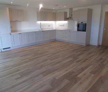 4 bedroom semi-detached house to rent - Photo 4