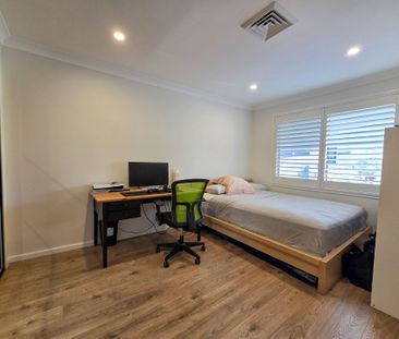 Elegant Renovated Solar Family Home with Expansive Entertaining - Photo 3