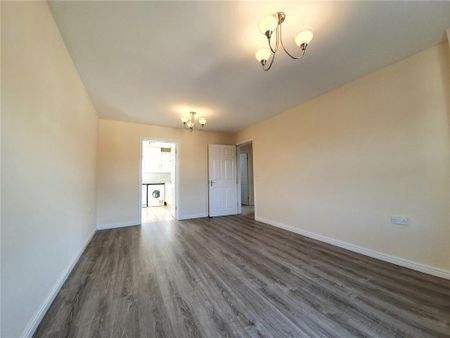 3 bedroom flat to rent - Photo 3