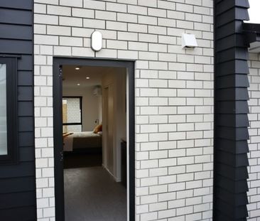 Fully furnished, self contained, studio room! - Photo 5