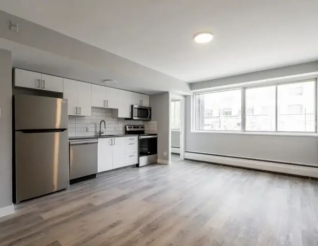 The Hampstead | 5765 Cote-St-Luc Road, Montreal - Photo 1