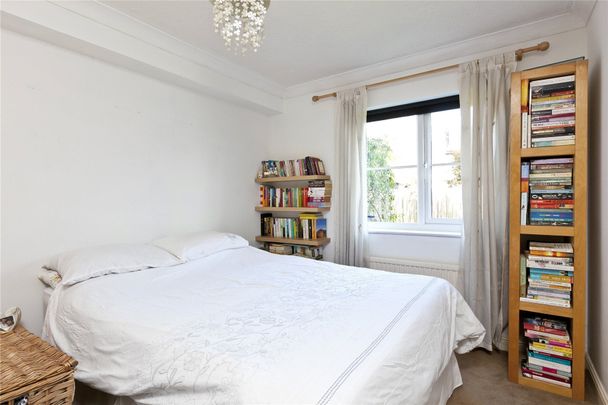 Wentworth Court, Waterside Close, Surbiton, Surrey, KT6 flat to rent - Photo 1