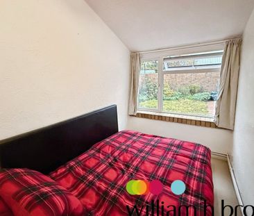 Bishopsfield - Photo 2