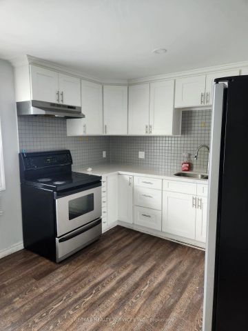 Detached Home For Lease | X8490114 - Photo 2