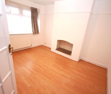 4 bedroom semi-detached house to rent - Photo 3