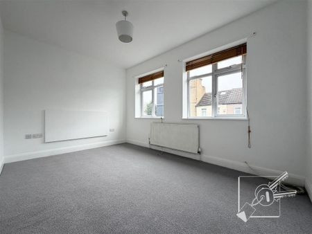 2 bedroom end of terrace house to rent - Photo 3
