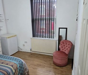 1 Bed Flat, Aberdeen Walk, LS12 - Photo 1