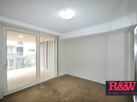 DEPOSIT TAKEN - Bright & Spacious - Photo 5