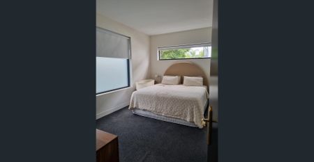 LUXURY APARTMENT IN LEAFY VIBRANT HUB - Photo 5