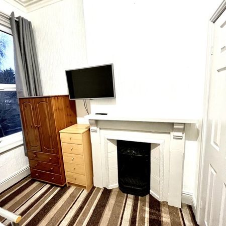 Studio Flat, Barnsley Road, S4 - Photo 3